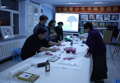 中俄艺术家传统文化艺术交流活动在黑河举行